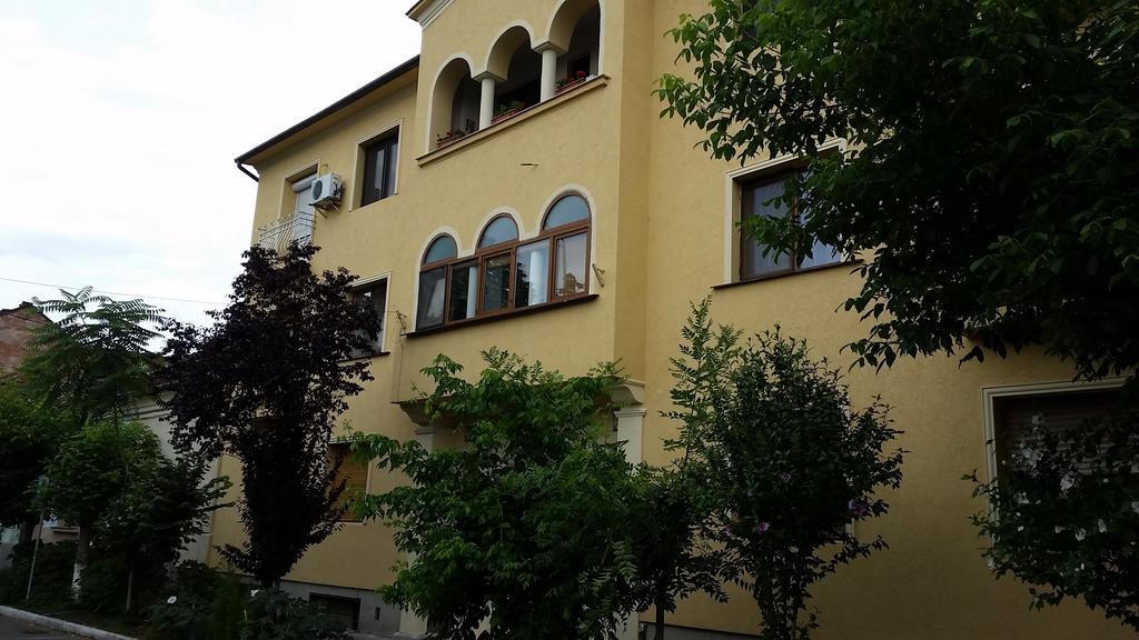 Moonlight Central Apartments Oradea Room photo